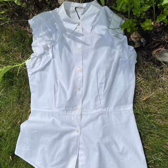 Crisp white Miu Miu sleeveless button-dow blouse, ruffled sleeves, new with tags - Picture 5 of 6